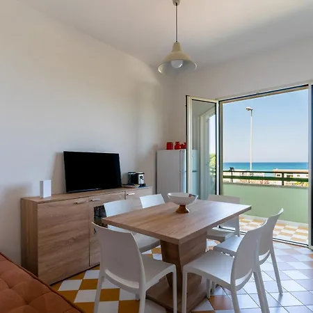 Cozy House-fronte Mare アパート *
